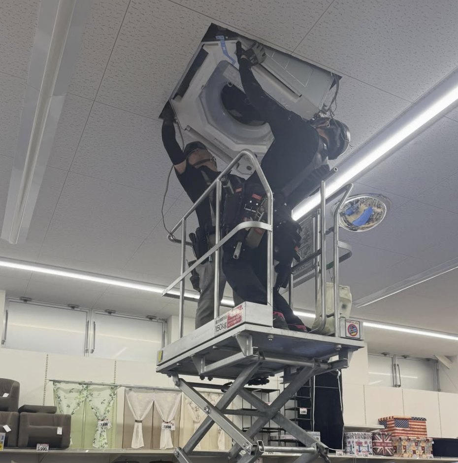 エアコン設置作業