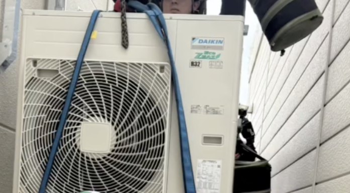 室外機吊り込み作業